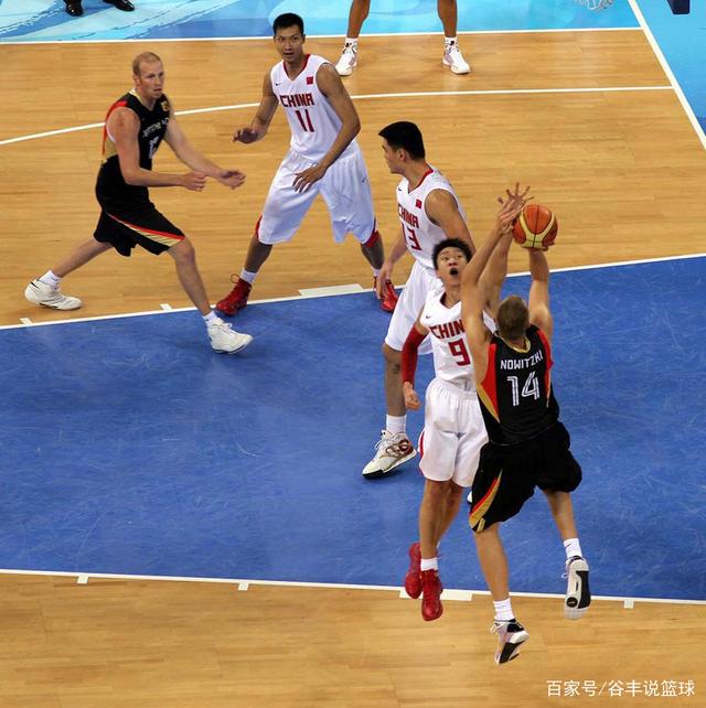 他前场反抢 他前场反抢